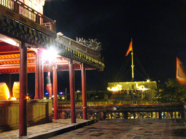 Kỳ Đài Huế trong Đêm Hoàng cung