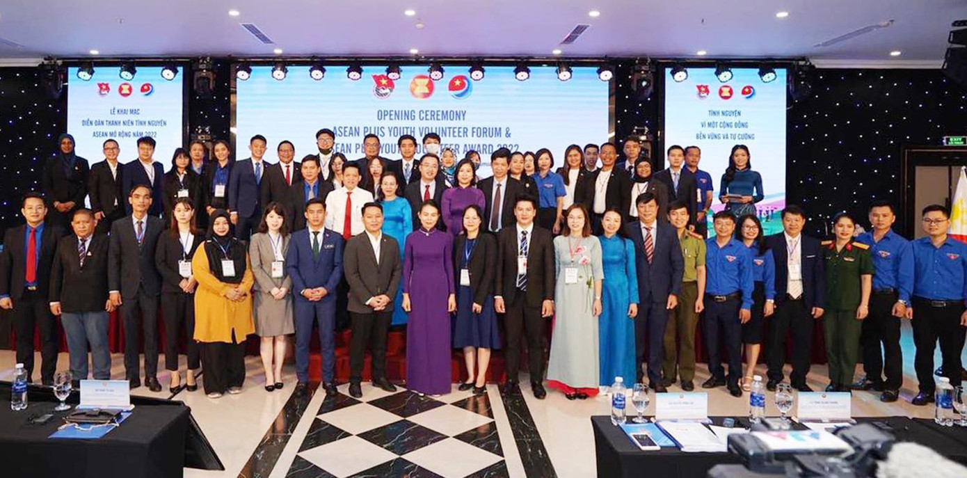 Các đại biểu tham dự chương trình.