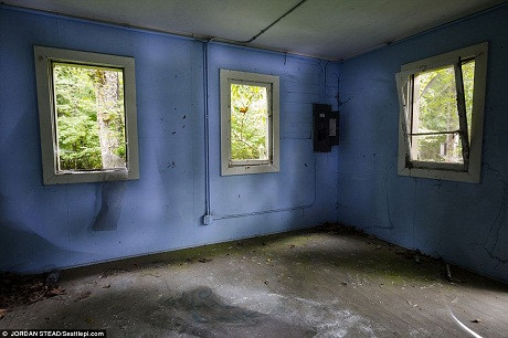 Bên trong một ngôi nhà bị bỏ hoang. Thị trấn ma Lester đã không còn một người dân nào sinh sống kể từ năm 2002. Bên trong một ngôi nhà bị bỏ hoang. Thị trấn ma Lester đã không còn một người dân nào sinh sống kể từ năm 2002