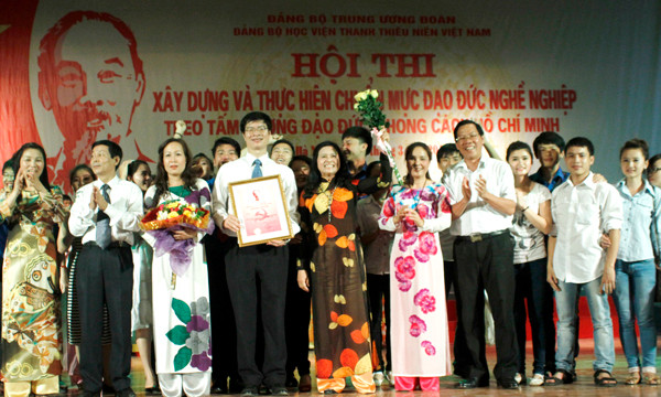 Kết quả Giải đặc biệt của cuộc thi đã được trao cho chi bộ Khoa công tác Thiếu nhi; Giải nhất trao cho Chi bộ Phòng đào tạo và các trung tâm. Ban tổ chức cuộc thi cũng trao ba giải nhì và ba giải ba