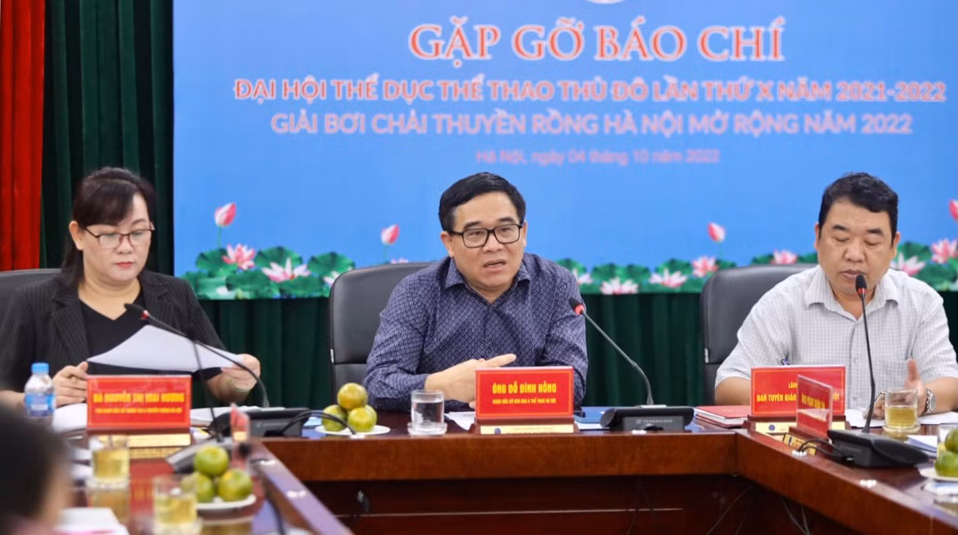 Giám đốc Sở VH&TT Hà Nội Đỗ Đình Hồng trao đổi thông tin với các cơ quan báo chí. Ảnh: PV Giám đốc Sở VH&TT Hà Nội Đỗ Đình Hồng trao đổi thông tin với các cơ quan báo chí. Ảnh: PV