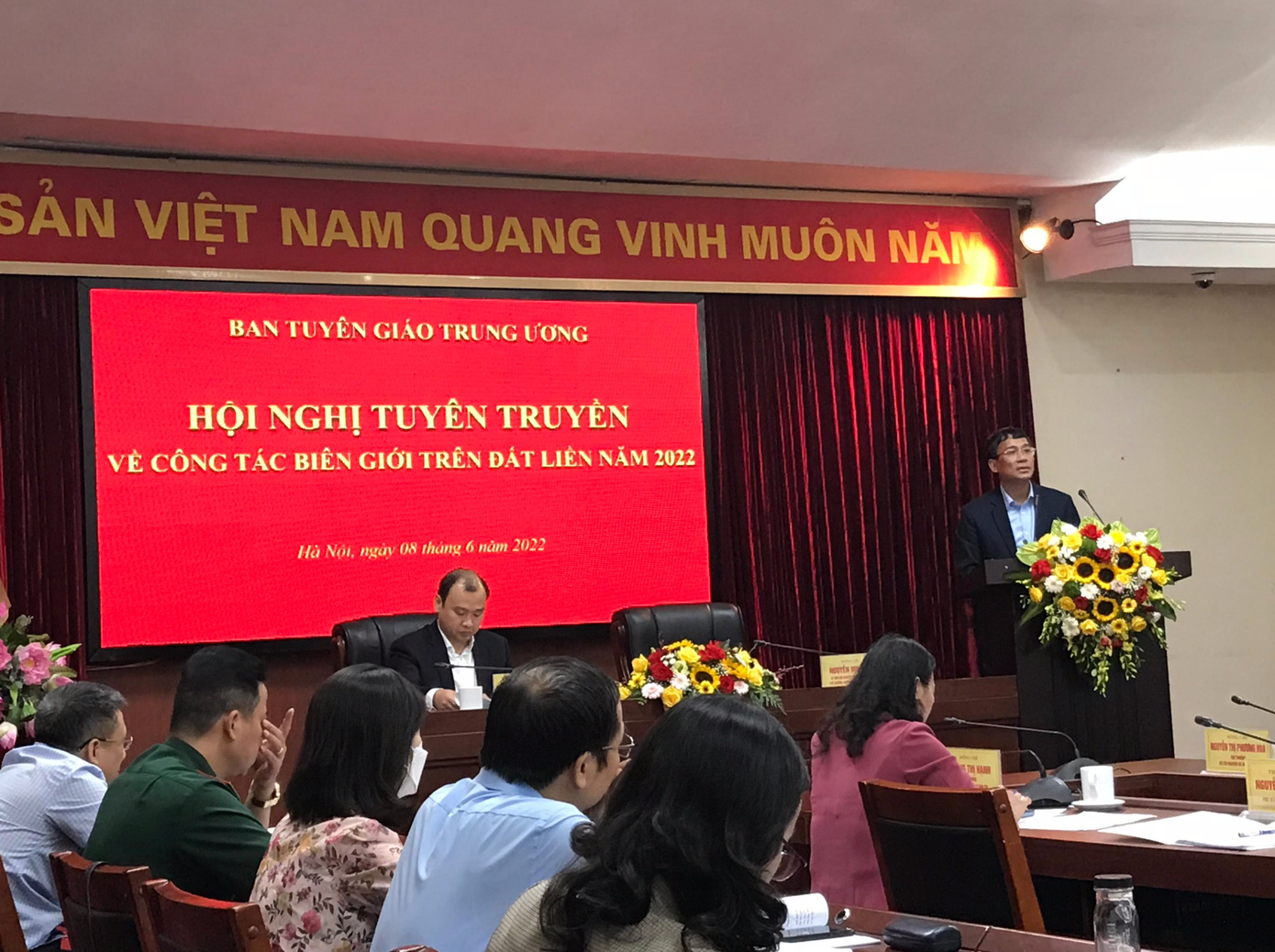 Thứ trưởng Thường trực Bộ Ngoại giao Nguyễn Minh Vũ trình bày tổng quan về công tác quản lý biên giới trên đất liền. Ảnh: PV Thứ trưởng Thường trực Bộ Ngoại giao Nguyễn Minh Vũ trình bày tổng quan về công tác quản lý biên giới trên đất liền. Ảnh: PV