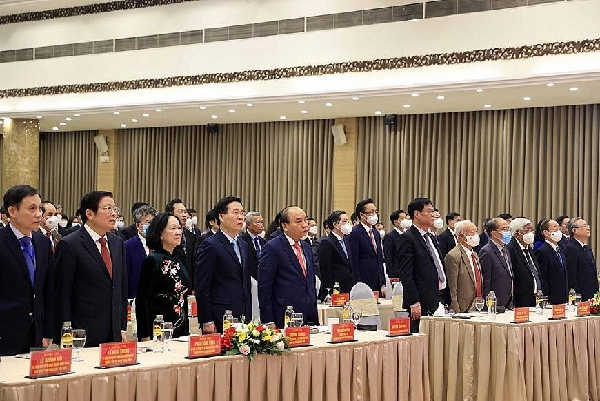 Dự lễ kỷ niệm có Chủ tịch nước Nguyễn Xuân Phúc, Thường trực Ban Bí thư Võ Văn Thưởng, Trưởng Ban Tổ chức T.Ư Trương Thị Mai, Trưởng Ban Nội chính T.Ư Phan Đình Trạc cùng nhiều đồng chí nguyên lãnh đạo Đảng, Nhà nước, đại diện lãnh đạo nhiều bộ, ban, ngành T.Ư. Ảnh: TTXVN