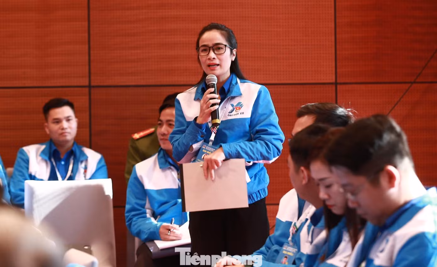 Bí thư Đoàn Ngân hàng Vietinbank Đoàn Thị Kiều Hương phát biểu ý kiến. Ảnh: Bảo Anh