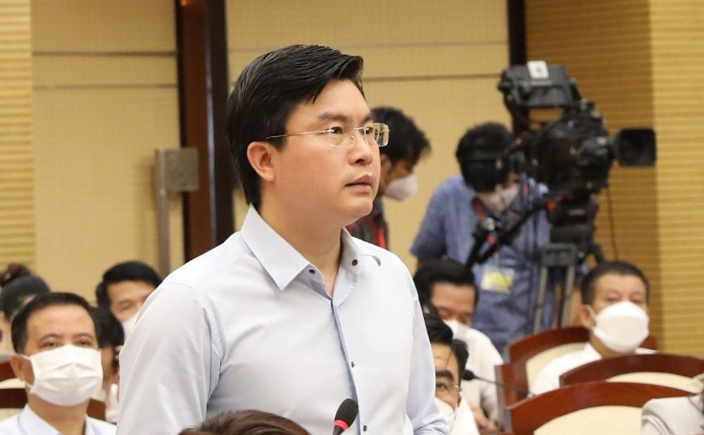 Chủ tịch UBND quận Đống Đa Lê Tuấn Định trả lời các đại biểu HĐND thành phố tại phiên giải trình sáng 25/4. Ảnh: PV Chủ tịch UBND quận Đống Đa Lê Tuấn Định trả lời các đại biểu HĐND thành phố tại phiên giải trình sáng 25/4. Ảnh: PV