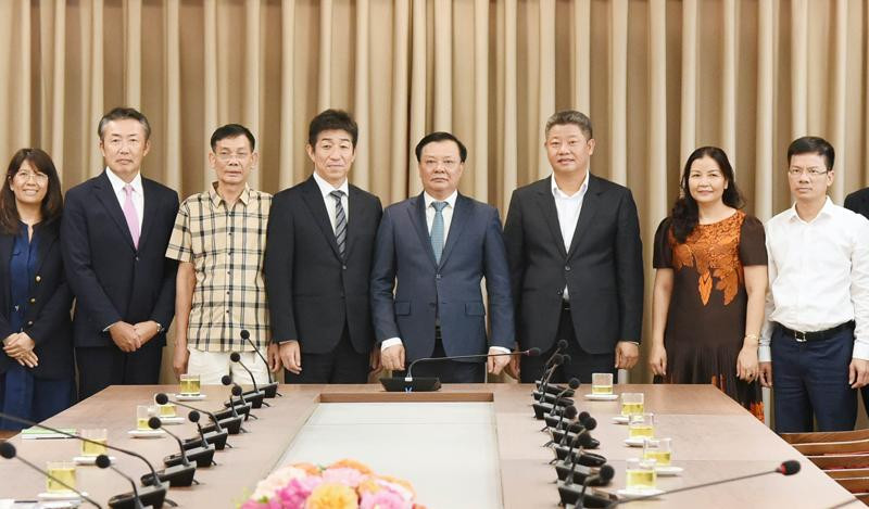 Bí thư Thành uỷ Hà Nội Đinh Tiến Dũng và các đại biểu dự cuộc làm việc. Ảnh: PV Bí thư Thành uỷ Hà Nội Đinh Tiến Dũng và các đại biểu dự cuộc làm việc. Ảnh: PV