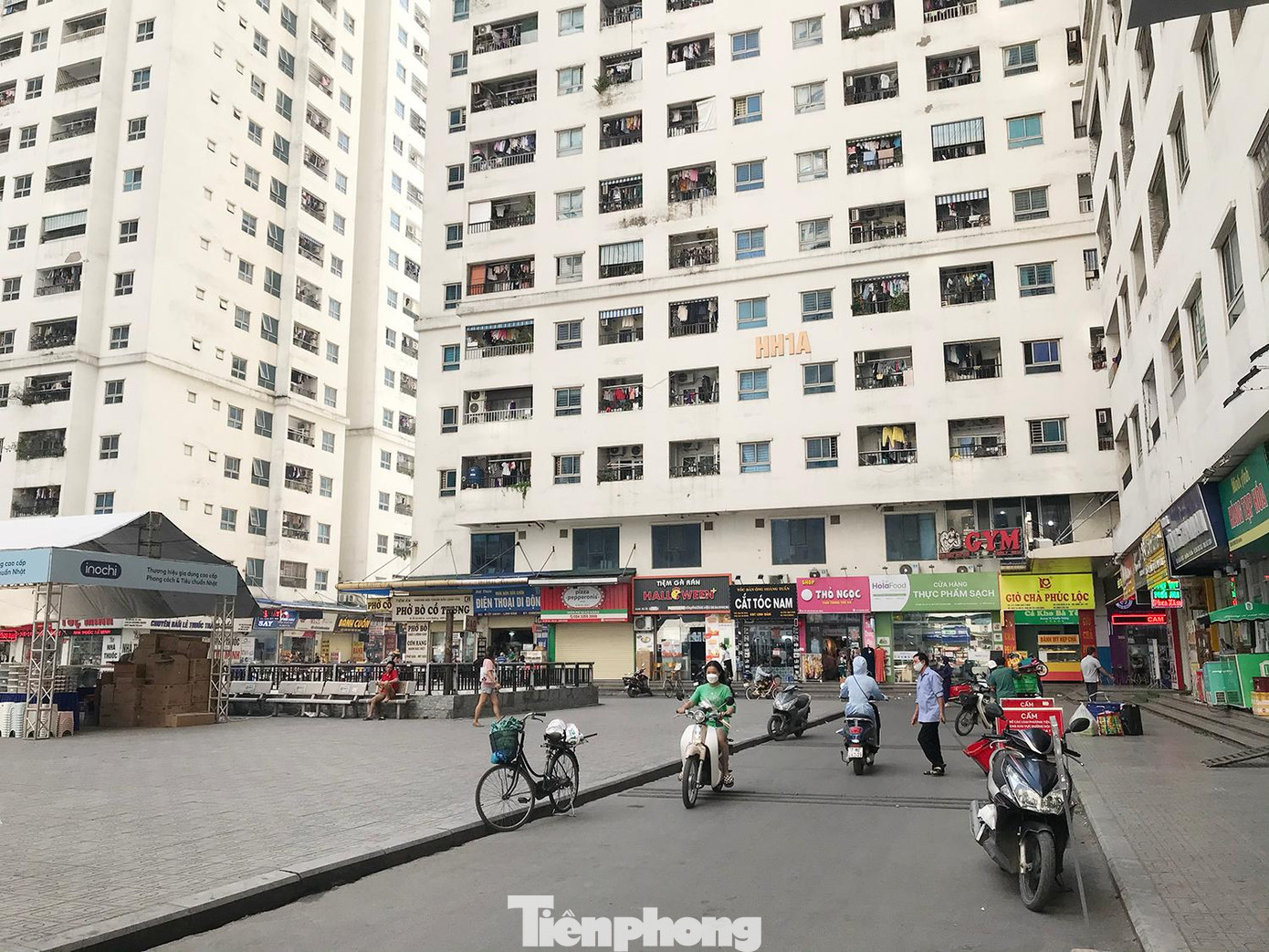 Một góc sân chung tổ hợp chung cư HH Linh Đàm. Ảnh: Trường Phong