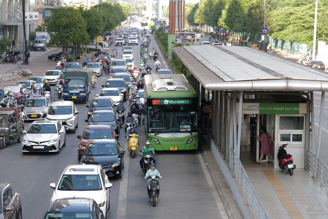 Buýt nhanh BRT ở Hà Nội. Ảnh: PV Buýt nhanh BRT ở Hà Nội. Ảnh: PV