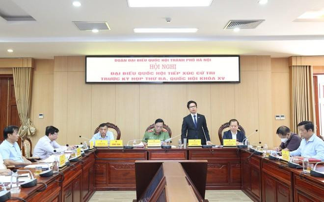 ĐBQH Vũ Tiến Lộc, Ủy viên Ủy ban Kinh tế của Quốc hội tiếp thu ý kiến và trả lời kiến nghị của cử tri. Ảnh: PV ĐBQH Vũ Tiến Lộc, Ủy viên Ủy ban Kinh tế của Quốc hội tiếp thu ý kiến và trả lời kiến nghị của cử tri. Ảnh: PV