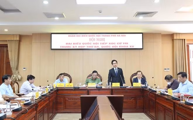 ĐBQH Vũ Tiến Lộc, Ủy viên Ủy ban Kinh tế của Quốc hội tiếp thu ý kiến và trả lời kiến nghị của cử tri. Ảnh: PV ĐBQH Vũ Tiến Lộc, Ủy viên Ủy ban Kinh tế của Quốc hội tiếp thu ý kiến và trả lời kiến nghị của cử tri. Ảnh: PV