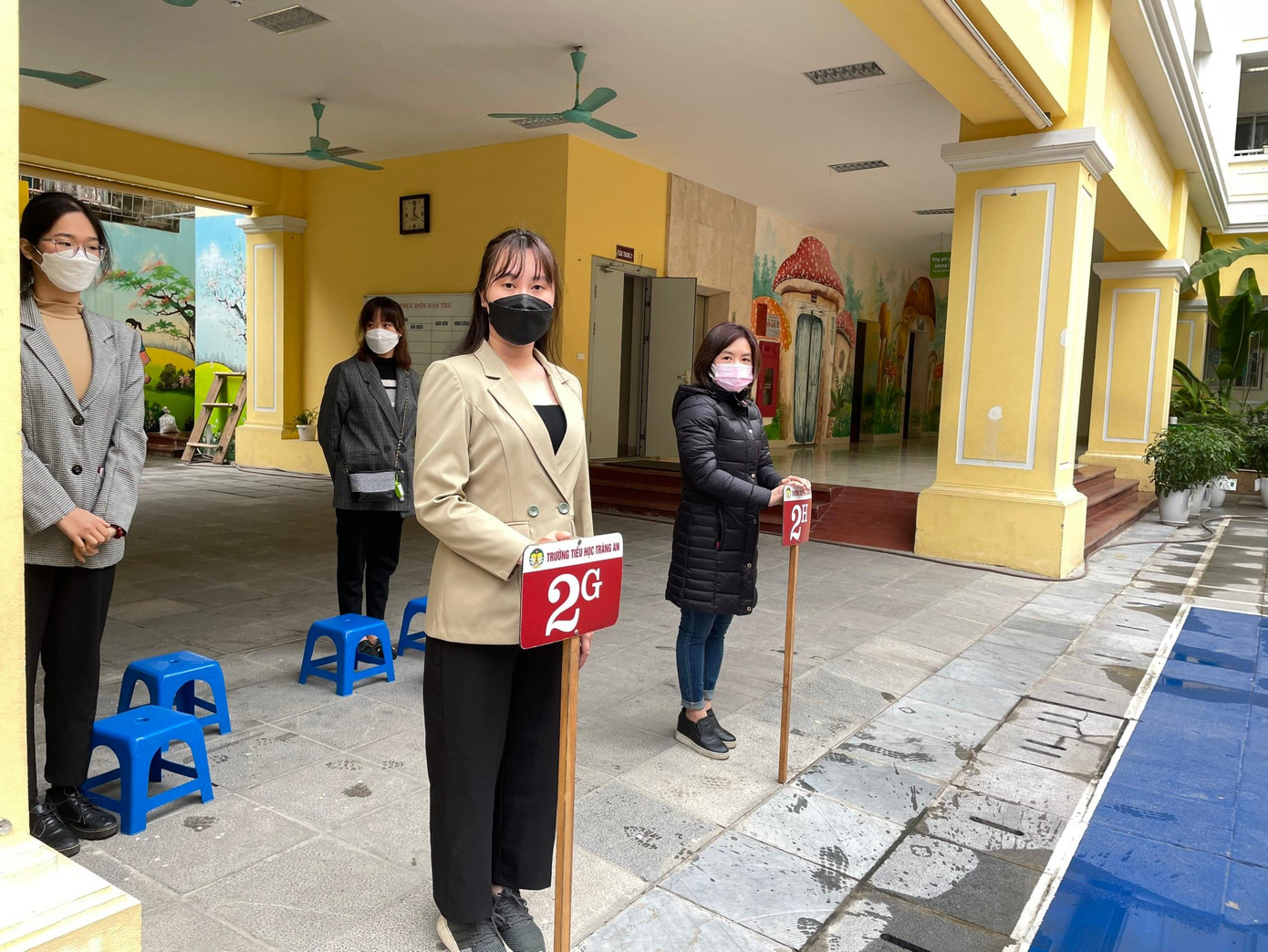 Theo chỉ đạo của thành phố Hà Nội, học sinh lớp 1 - 6 trên địa bàn các quận sẽ đến trường học trực tiếp từ ngày 21/2.