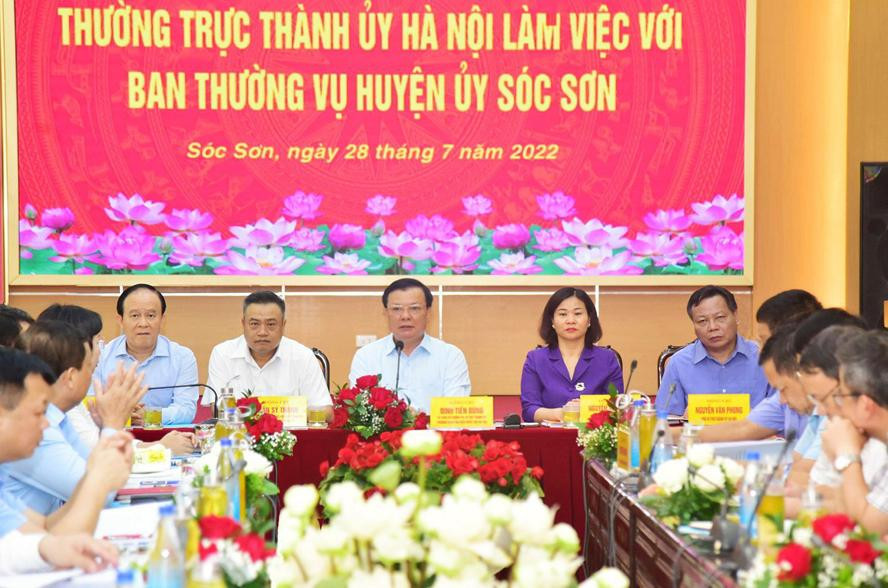 Thường trực Thành ủy Hà Nội làm việc với Ban Thường vụ huyện ủy Sóc Sơn. Ảnh: PV Thường trực Thành ủy Hà Nội làm việc với Ban Thường vụ huyện ủy Sóc Sơn. Ảnh: PV