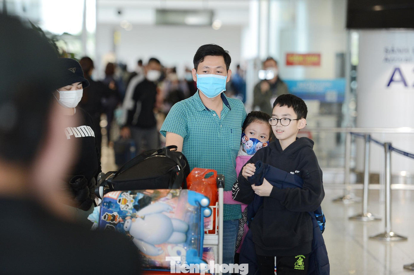 Hiện còn khá nhiều người Việt từ các vùng chiến sự Ukraine vẫn đang tiếp tục mong chờ sớm có chuyến bay giải cứu đưa trở về Việt Nam an toàn. Ảnh: Dương Triều