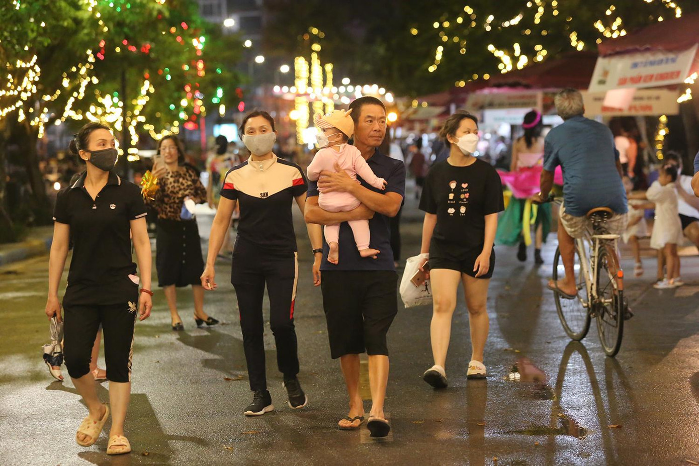 Quận sẽ tập trung xây dựng những sản phẩm du lịch văn hóa, các chương trình biểu diễn nghệ thuật, trình diễn đường phố có chủ đề về cố nhạc sĩ Trịnh Công Sơn. Quận sẽ tập trung xây dựng những sản phẩm du lịch văn hóa, các chương trình biểu diễn nghệ thuật, trình diễn đường phố có chủ đề về cố nhạc sĩ Trịnh Công Sơn.