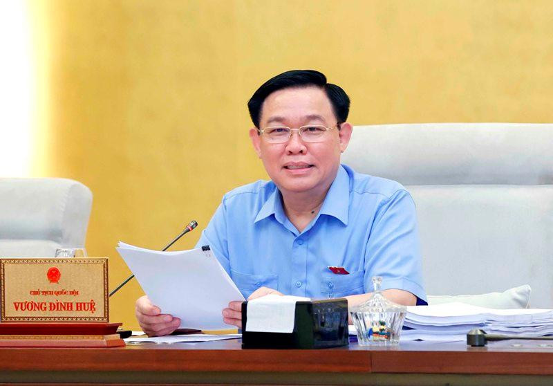 Chủ tịch Quốc hội Vương Đình Huệ phát biểu tại phiên họp. Ảnh: VPQH