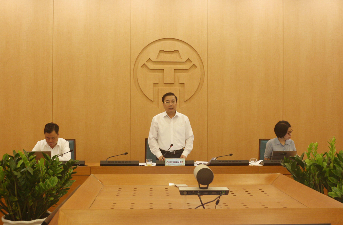 Phó Chủ tịch UBND thành phố Hà Nội Chử Xuân Dũng phát biểu kết luận phiên họp. Ảnh: PV Phó Chủ tịch UBND thành phố Hà Nội Chử Xuân Dũng phát biểu kết luận phiên họp. Ảnh: PV