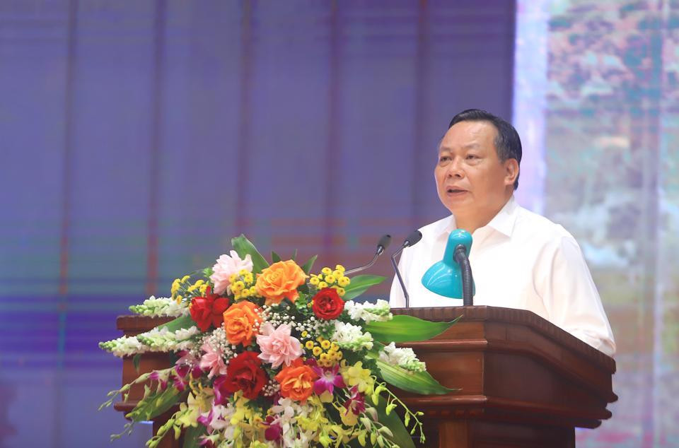 Phó Bí thư Thành uỷ Hà Nội Nguyễn Văn Phong phổ biến nội dung Nghị quyết về phát triển công nghiệp văn hoá của Thành uỷ Hà Nội. Ảnh: PV Phó Bí thư Thành uỷ Hà Nội Nguyễn Văn Phong phổ biến nội dung Nghị quyết về phát triển công nghiệp văn hoá của Thành uỷ Hà Nội. Ảnh: PV