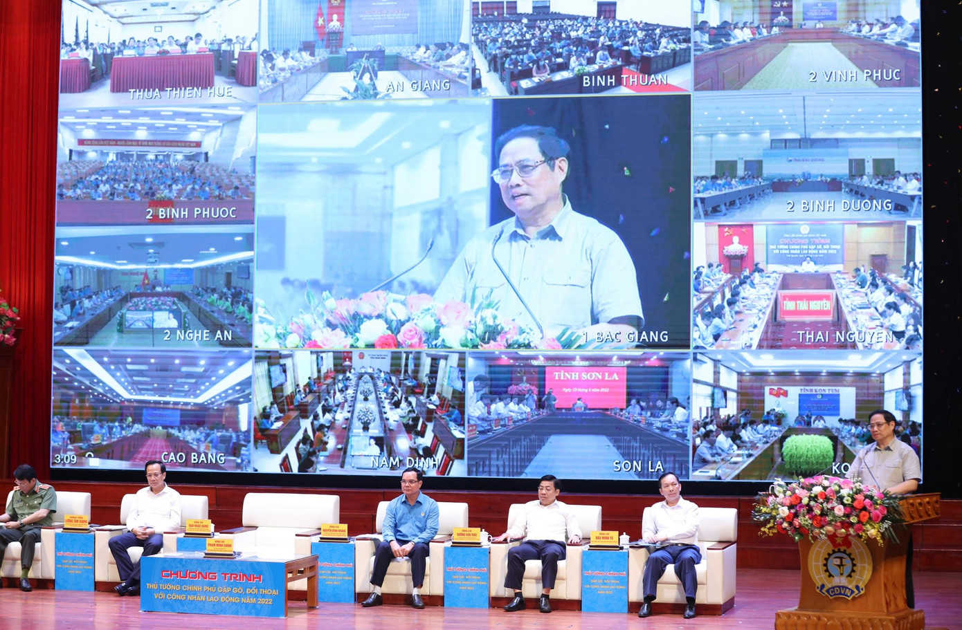 Thủ tướng Chính phủ Phạm Minh Chính phát biểu tại cuộc đối thoại. Ảnh: Như Ý