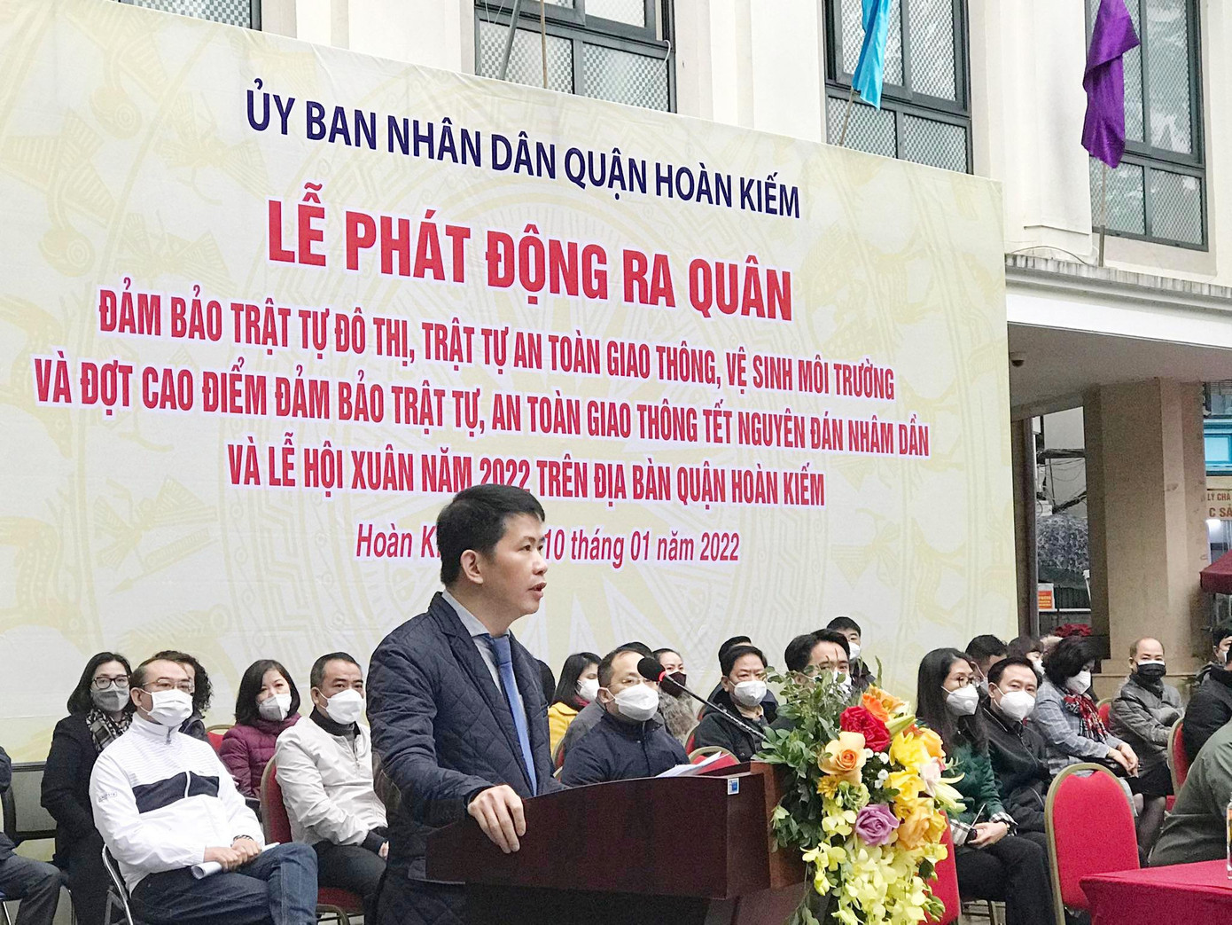 Chủ tịch UBND quận Hoàn Kiếm Phạm Tuấn Long phát biểu tại Lễ ra quân. Ảnh: Trường Phong