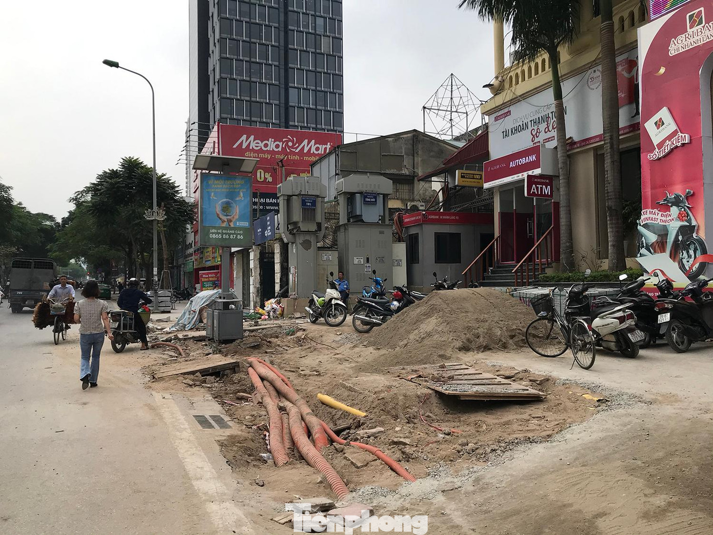 Cũng trên địa bàn quận Đống Đa, tuyến phố Láng Hạ cũng được cải tạo, chỉnh trang vỉa hè. Ảnh: Trường Phong Cũng trên địa bàn quận Đống Đa, tuyến phố Láng Hạ cũng được cải tạo, chỉnh trang vỉa hè. Ảnh: Trường Phong