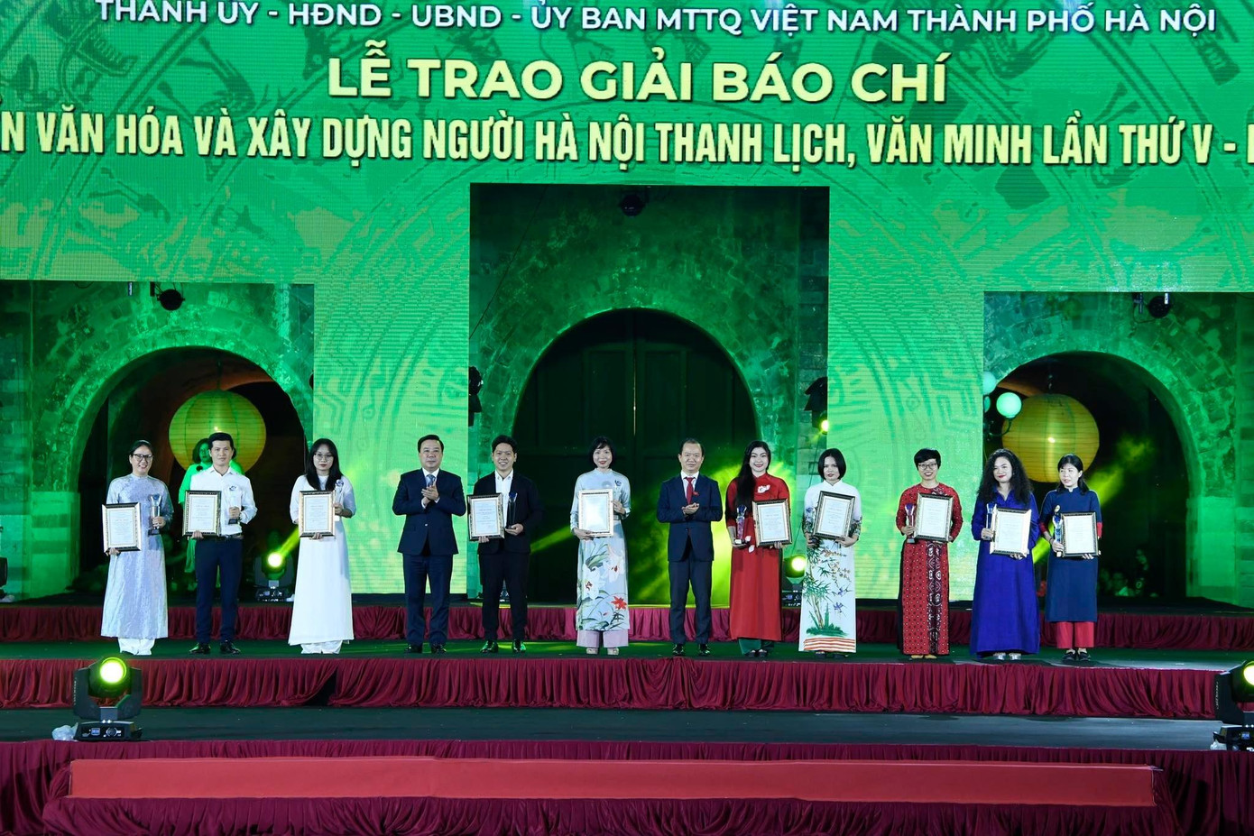 Loạt bài "Nâng tầm nhà hát Thủ đô" của báo Tiền Phong được trao giải C. Ảnh: PV.