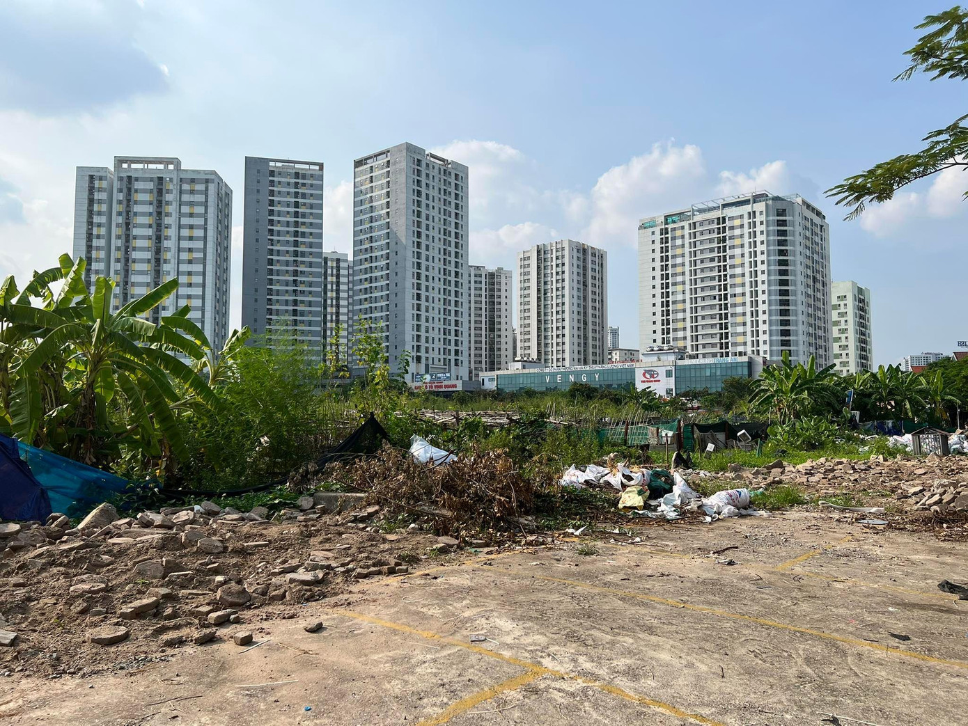 Một ô đất xây trường học trên địa bàn phường Hoàng Liệt chưa triển khai xây dựng. Ảnh: PV.