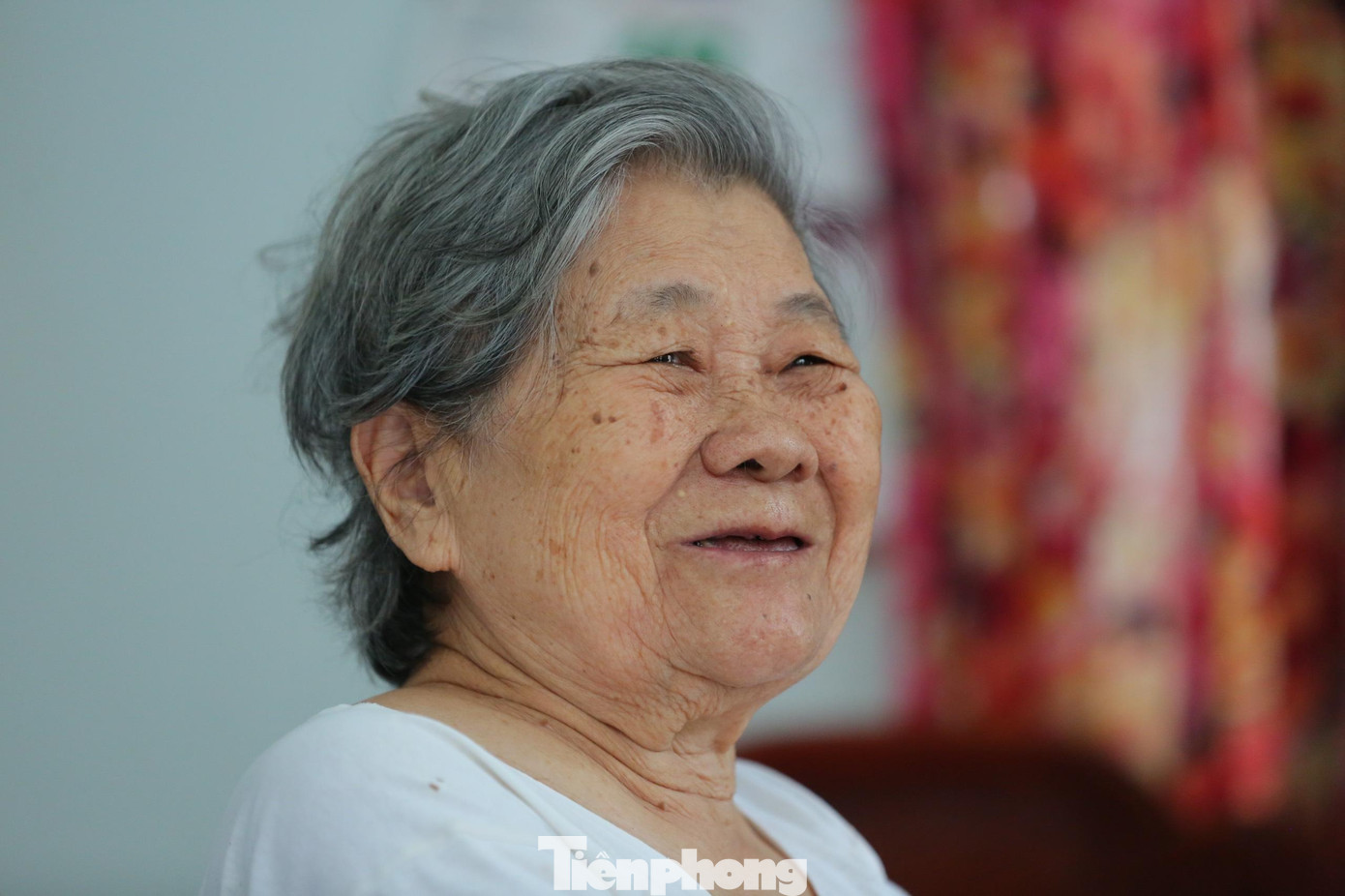 "Tôi bảo, ở đây đã là địa ngục thứ 10, mình có chết thì cũng mát ruột, cũng như anh Nguyễn Văn Trỗi khi ra pháp trường anh cũng không sợ chết, hay như chị Võ Thị Sáu. Mình cứ tâm niệm, mình cứ nghĩ như thế", bà Nguyễn Thị Ni. Ảnh: Trọng Tài "Tôi bảo, ở đây đã là địa ngục thứ 10, mình có chết thì cũng mát ruột, cũng như anh Nguyễn Văn Trỗi khi ra pháp trường anh cũng không sợ chết, hay như chị Võ Thị Sáu. Mình cứ tâm niệm, mình cứ nghĩ như thế", bà Nguyễn Thị Ni. Ảnh: Trọng Tài