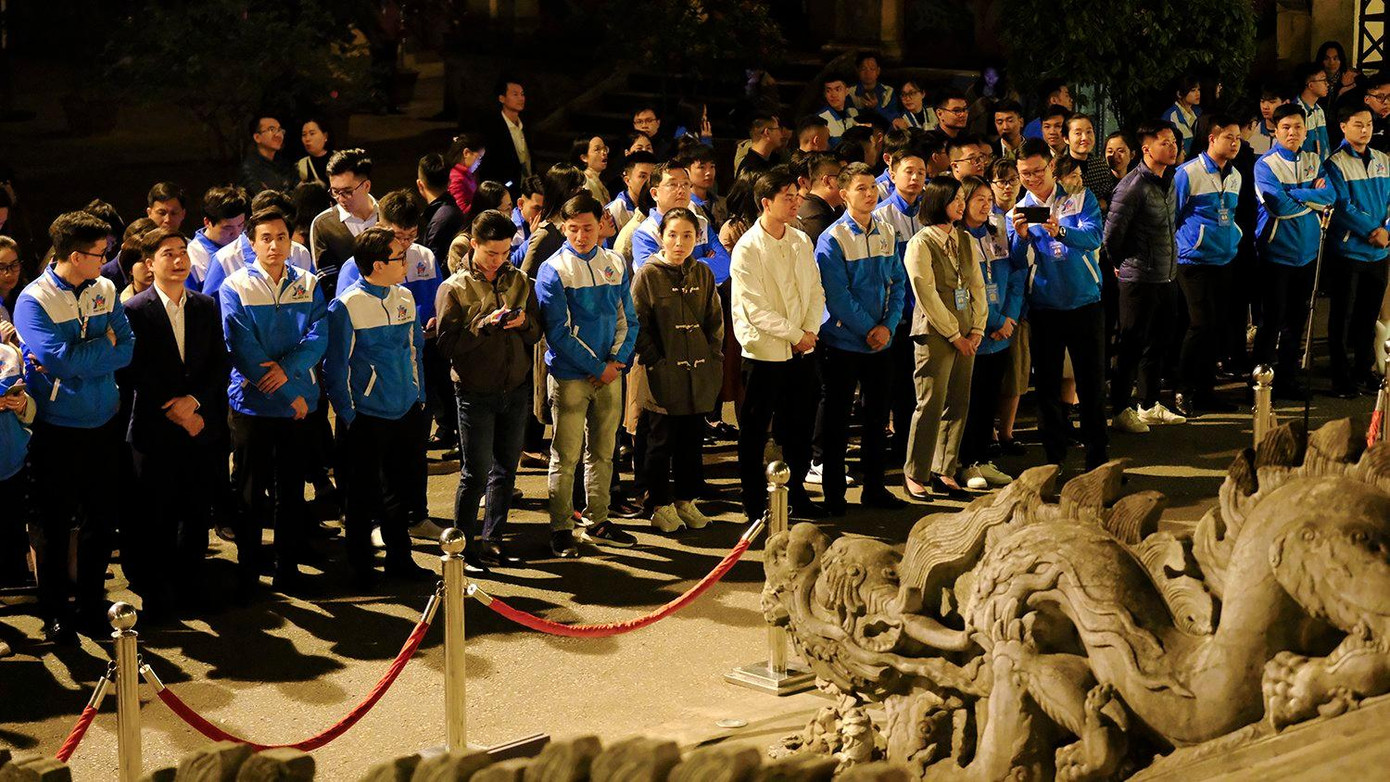 Theo Đại Việt Sử ký toàn thư, Điện Kính Thiên được xây dựng năm 1428 đời Vua Lê Thái Tổ và hoàn thiện vào đời Vua Lê Thánh Tông. Điện Kính Thiên là nơi vua Lê Thái Tổ tuyên bố lên ngôi (1428) và về sau này trở thành nơi cử hành các nghi lễ long trọng nhất của triều đình, nơi đón tiếp sứ giả nước ngoài, nơi thiết triều bàn những việc quốc gia đại sự và thờ cúng. Ảnh: Hoàng Mạnh Thắng