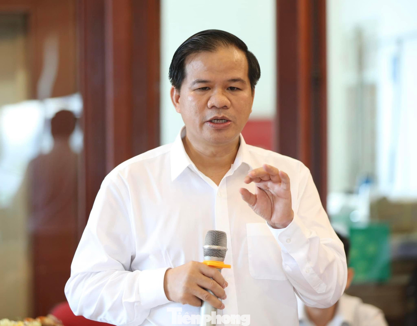 Giám đốc Bệnh viện Bạch Mai Đào Xuân Cơ trao đổi tại toạ đàm tổ chức sáng 13/7. Ảnh: Như Ý Giám đốc Bệnh viện Bạch Mai Đào Xuân Cơ trao đổi tại toạ đàm tổ chức sáng 13/7. Ảnh: Như Ý