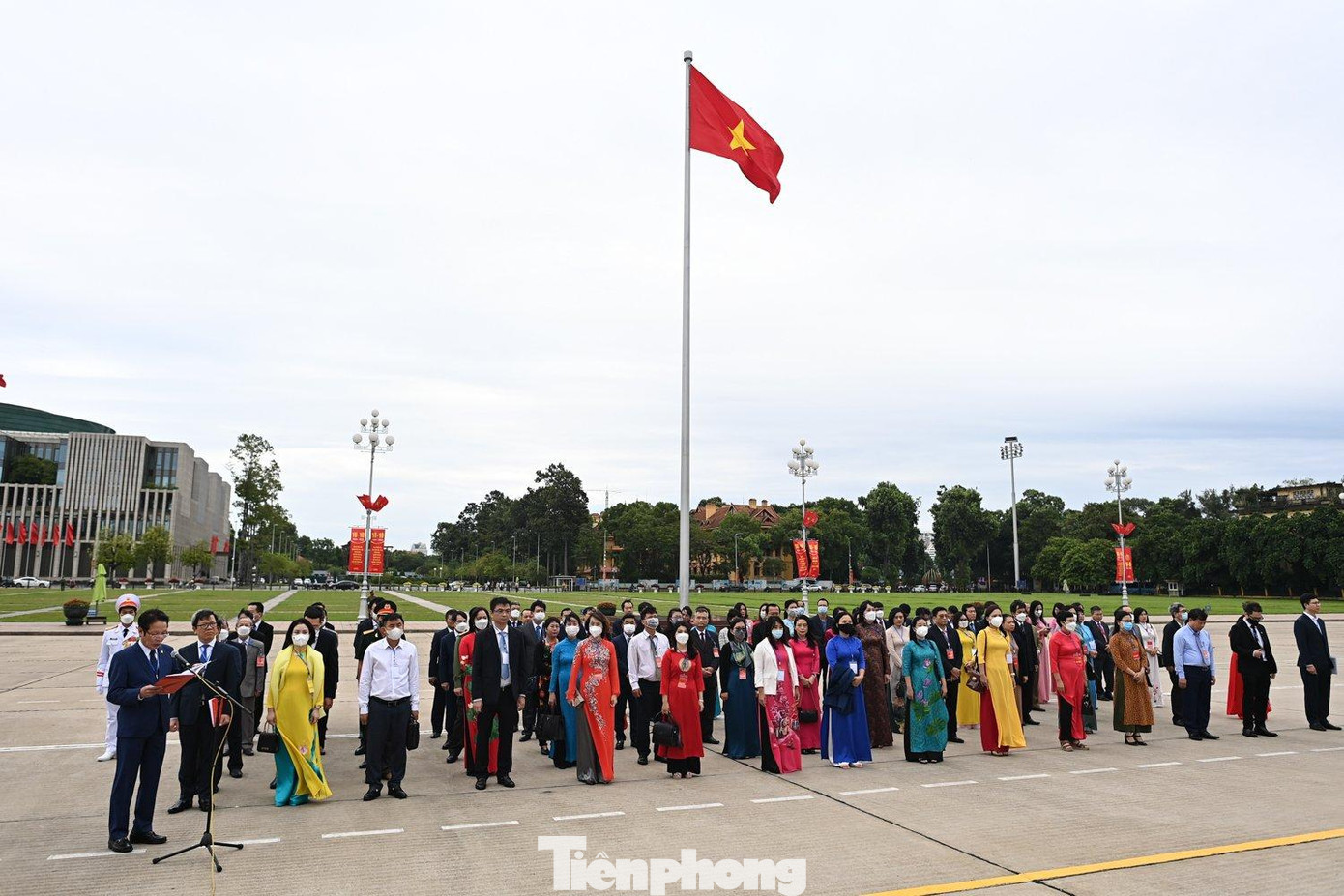 Cách đây 70 năm, ngày 10/10/1952, Chủ tịch Hồ Chí Minh ký Sắc lệnh số 122/SL quyết định thành lập Nhà in Quốc gia với nhiệm vụ thống nhất tổ chức và quản lý nhà in Chính phủ, đánh dấu bước phát triển mới của ngành Xuất bản, In, Phát hành sách cách mạng nước ta. Từ đó, ngày 10/10 hằng năm đã trở thành Ngày truyền thống của ngành Xuất bản, In và Phát hành sách Việt Nam. Ảnh: Nhật Minh