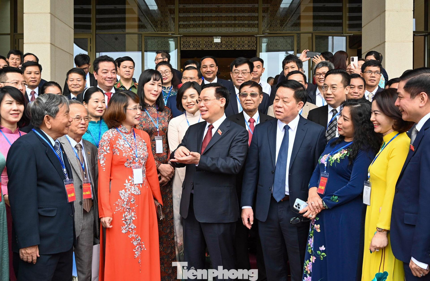 Chủ tịch Quốc hội mong muốn những người làm công tác xuất bản cả nước quan tâm, nỗ lực nâng cao hơn nữa chất lượng hoạt động xuất bản, thúc đẩy văn hóa đọc, phấn đấu xây dựng ngành xuất bản trở thành một bộ phận quan trọng của công nghiệp văn hóa; xuất bản được nhiều đầu sách hay, có giá trị, đúng định hướng, tạo sự lan tỏa, tác động tích cực vào nhận thức xã hội, tạo lập sức mạnh quốc gia. Ảnh: Nhật Minh