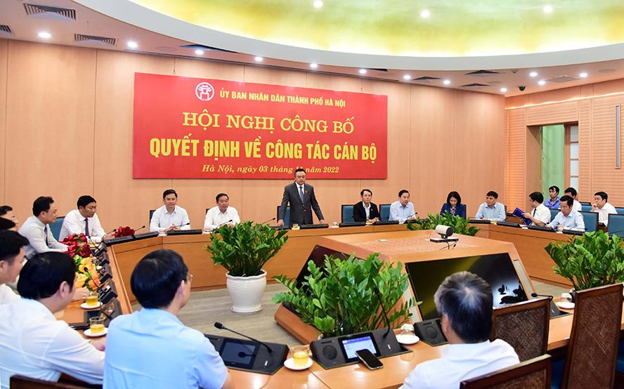 UBND thành phố Hà Nội tổ chức hội nghị công bố quyết định về công tác cán bộ. Ảnh: HNM