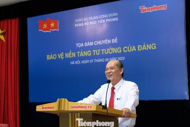 Ông Nguyễn Đức Hà trong một chương trình toạ đàm tại báo Tiền Phong. Ảnh: Hoàng Mạnh Thắng Ông Nguyễn Đức Hà trong một chương trình toạ đàm tại báo Tiền Phong. Ảnh: Hoàng Mạnh Thắng