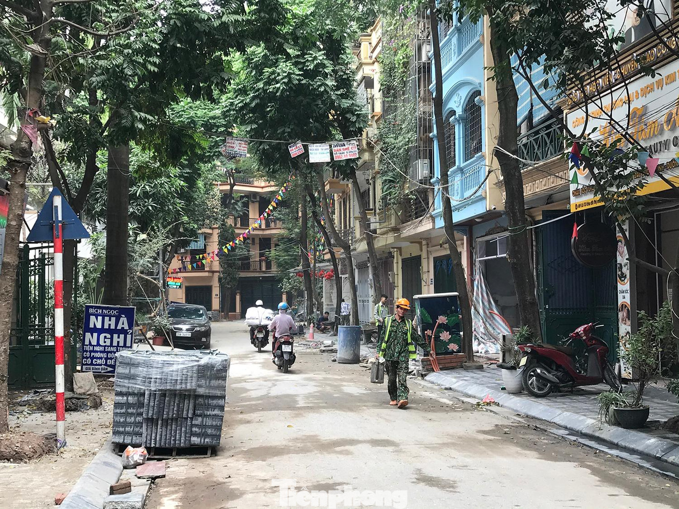 Quang cảnh như "đại công trường" trong Khu đô thị Định Công. Ảnh: Trường Phong Quang cảnh như "đại công trường" trong Khu đô thị Định Công. Ảnh: Trường Phong