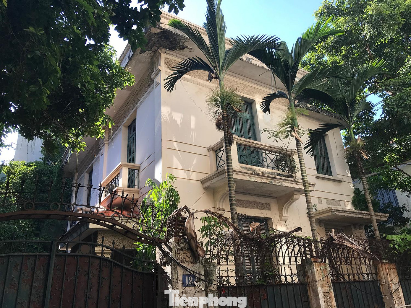Kể từ thời điểm đó đến nay, ngôi biệt thự này bị bỏ hoang, không có người sử dụng. Ảnh: Trường Phong