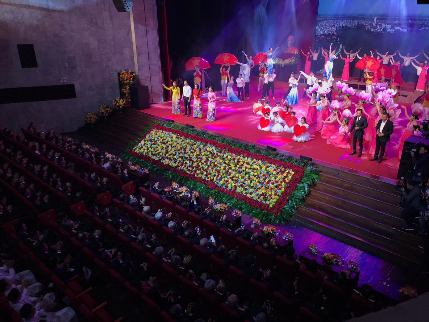 Tiết mục văn nghệ tại lễ kỷ niệm. Ảnh: PV Tiết mục văn nghệ tại lễ kỷ niệm. Ảnh: PV