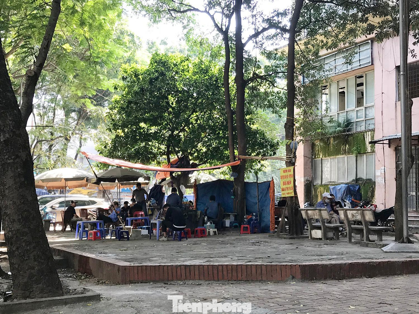 Sau phát biểu phản ánh của Bí thư Thành uỷ Hà Nội, dường như chưa có động thái nào của phía chính quyền phường Định Công. Ảnh: Trường Phong