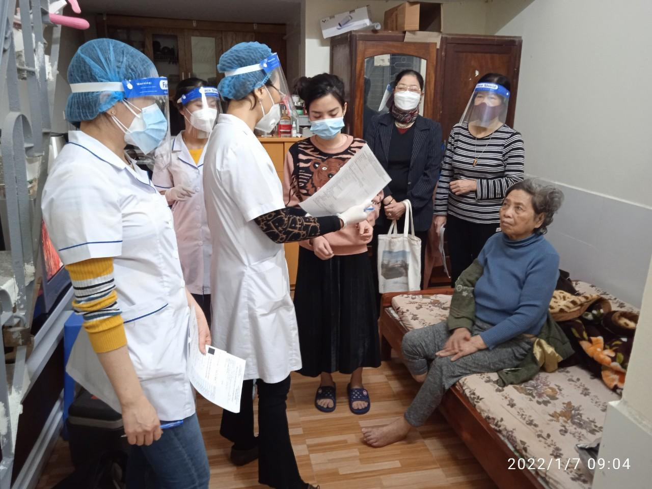 Công tác đảm bảo an toàn tiêm vắc xin được thực hiện theo đúng quy định. Ảnh: PV