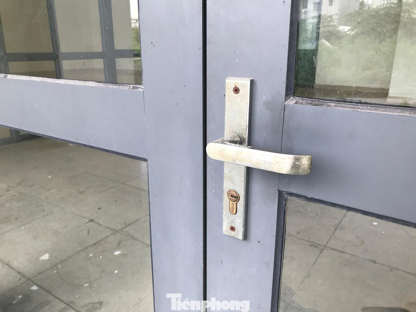 Ổ khoá nhiều năm không được sử dụng đã hoen gỉ. Ảnh: Trường Phong Ổ khoá nhiều năm không được sử dụng đã hoen gỉ. Ảnh: Trường Phong