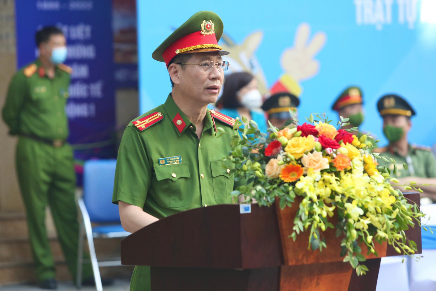 Thượng tá Bùi Văn Đang, Phó Trưởng Công an quận Hoàn Kiếm nêu kế hoạch thực hiện nhiệm vụ trong thời gian diễn ra SEA Games 31. Ảnh: Duy Phạm