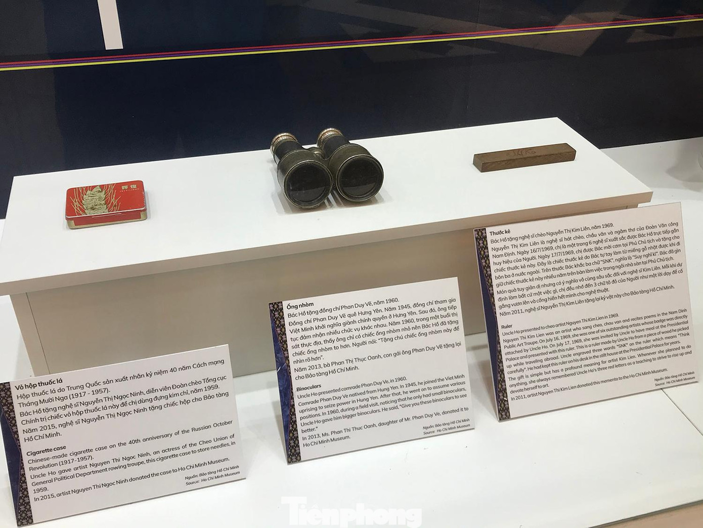 Một số vật phẩm Bác Hồ tặng các nghệ sĩ, cán bộ cách mạng. Ảnh: Trường Phong