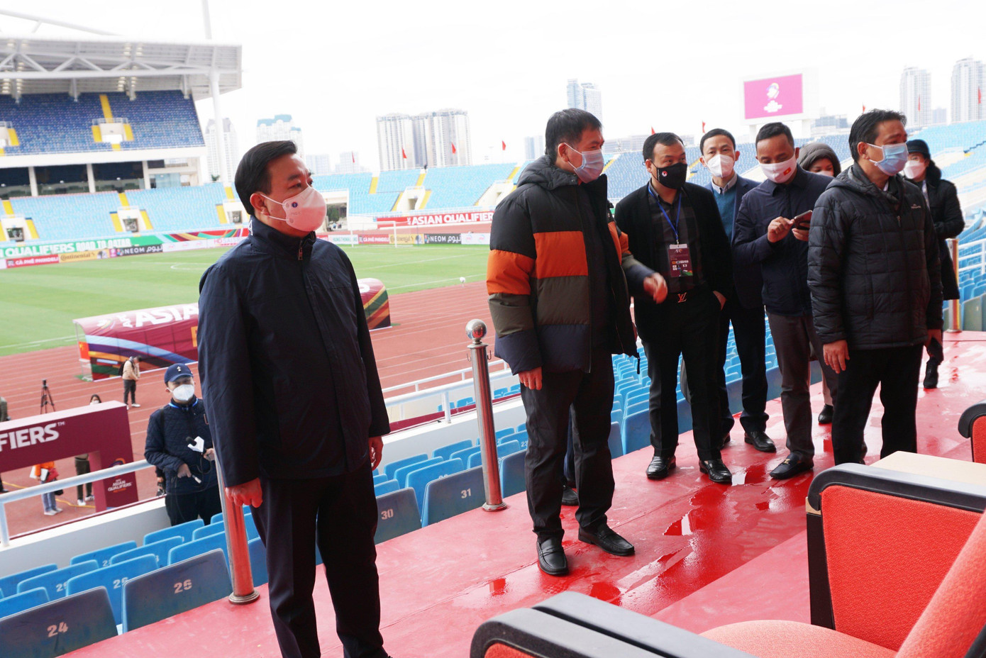 Đoàn công tác kiểm tra tại sân vận động quốc gia Mỹ Đình. Ảnh: PV Đoàn công tác kiểm tra tại sân vận động quốc gia Mỹ Đình. Ảnh: PV