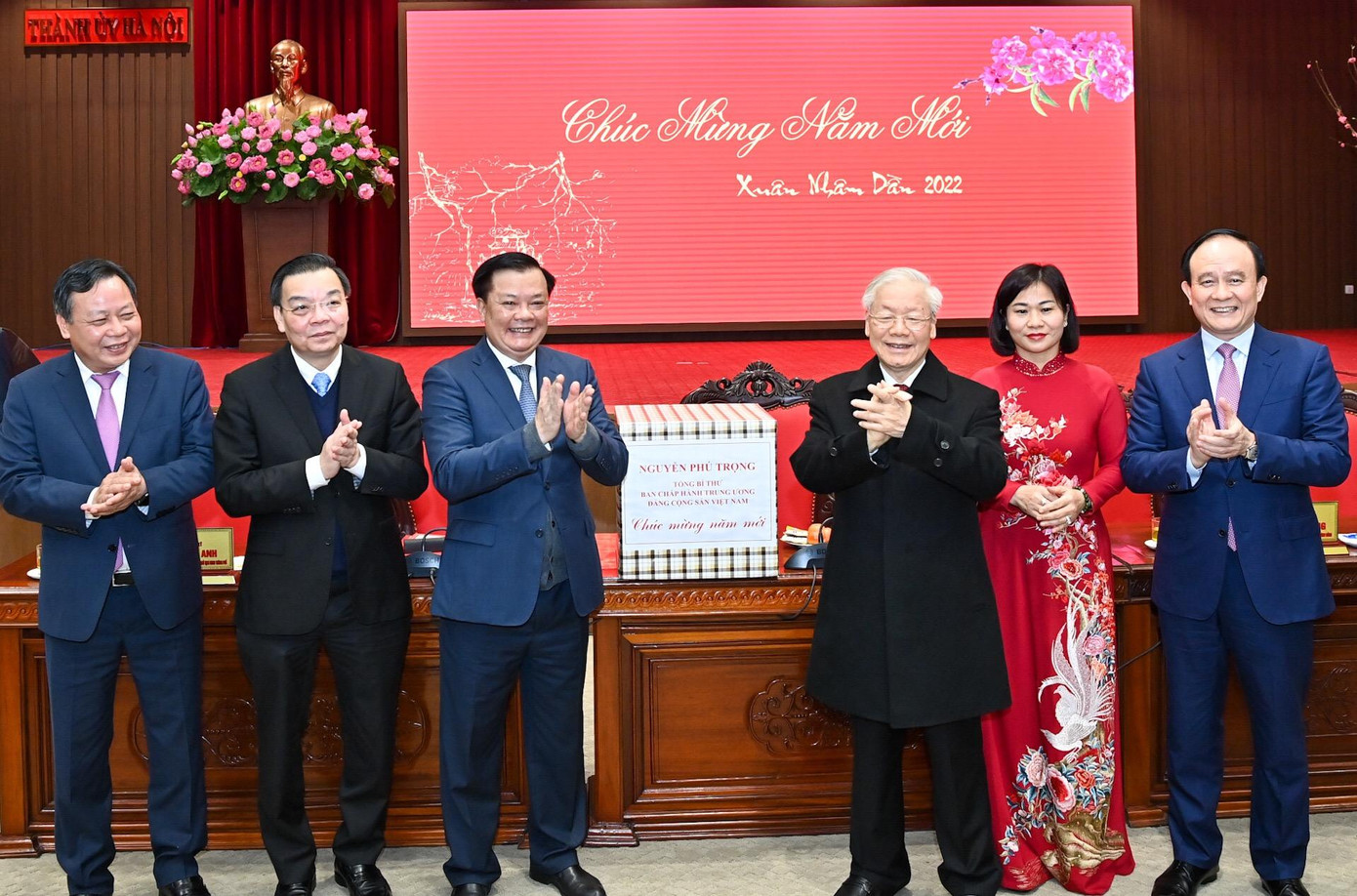 Tổng Bí thư Nguyễn Phú Trọng với các lãnh đạo thành phố Hà Nội. Ảnh: Như Ý Tổng Bí thư Nguyễn Phú Trọng với các lãnh đạo thành phố Hà Nội. Ảnh: Như Ý