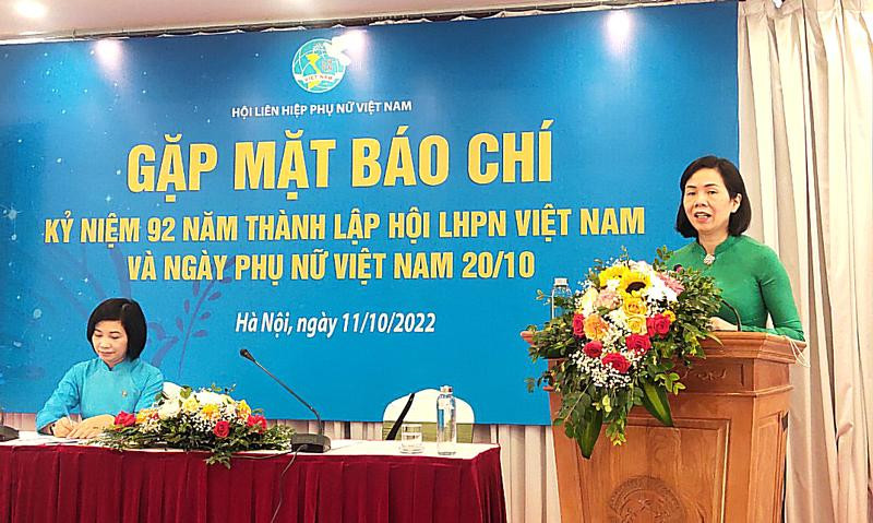 Đại diện lãnh đạo T.Ư Hội Phụ nữ Việt Nam trao đổi tại cuộc gặp mặt báo chí. Ảnh: PV