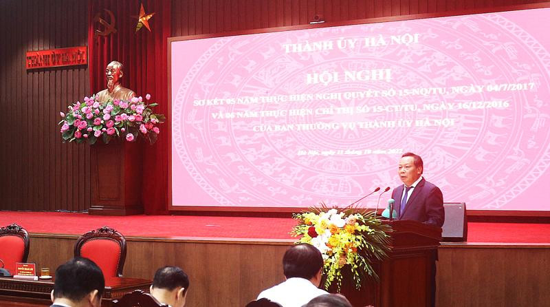 Phó Bí thư Thành uỷ Hà Nội Nguyễn Văn Phong phát biểu tại hội nghị. Ảnh: PV