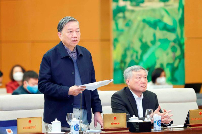 Bộ trưởng Bộ Công an Tô Lâm phát biểu giải trình thêm một số vấn đề về Dự án Luật Cảnh sát cơ động. Ảnh: Quochoi