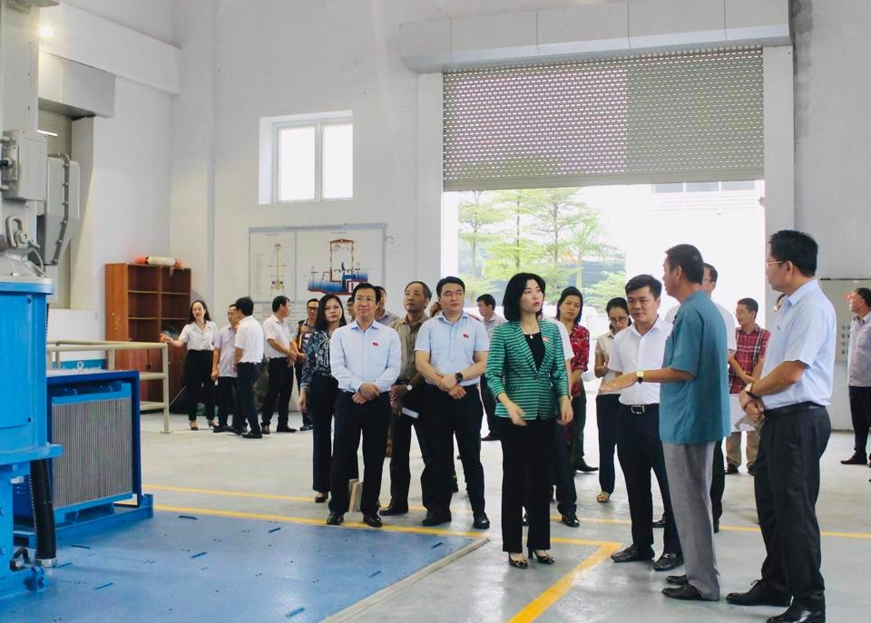 Phó Chủ tịch Thường trực HĐND thành phố Hà Nội Phùng Thị Hồng Hà khảo sát thực địa tại dự án trạm bơm tiêu Yên Nghĩa. Ảnh: PV Phó Chủ tịch Thường trực HĐND thành phố Hà Nội Phùng Thị Hồng Hà khảo sát thực địa tại dự án trạm bơm tiêu Yên Nghĩa. Ảnh: PV