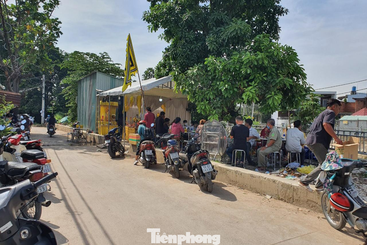 Gia đình tổ chức tang lễ cho hai bé. Gia đình tổ chức tang lễ cho hai bé.