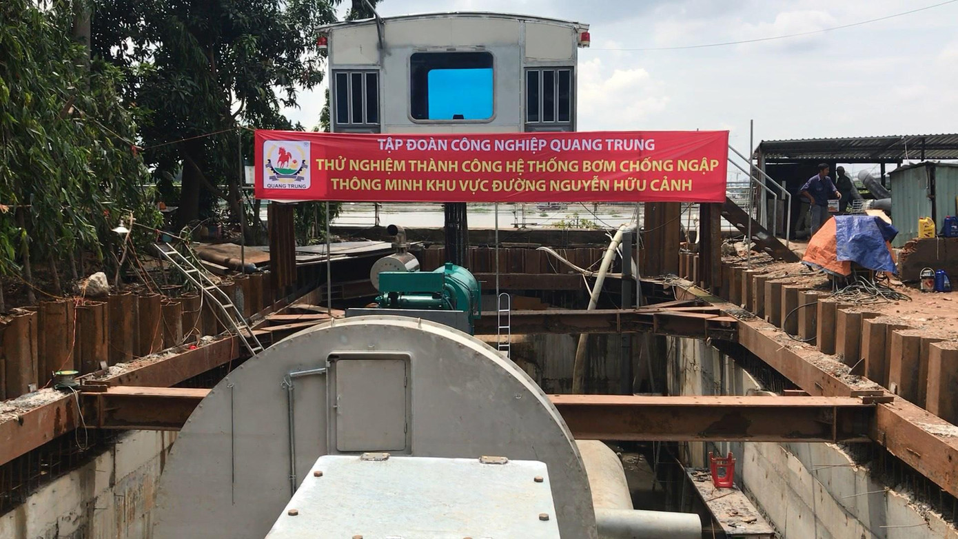 Hệ thống &quot;siêu máy bơm&quot; chống ngập tại đường Nguyễn Hữu Cảnh.