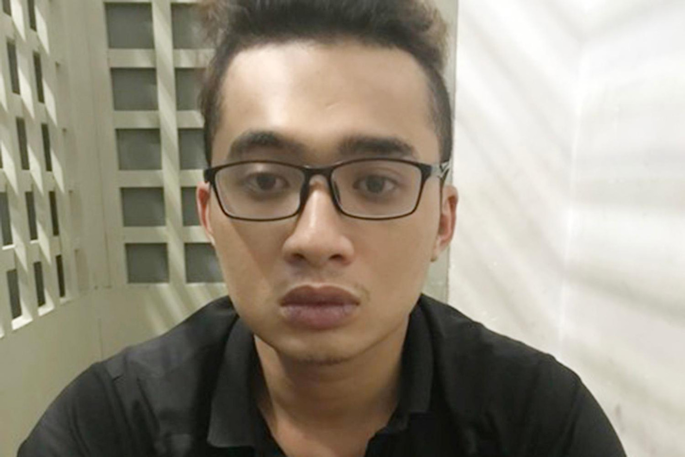 Lê Tấn Lộc tại cơ quan điều tra. Lê Tấn Lộc tại cơ quan điều tra.